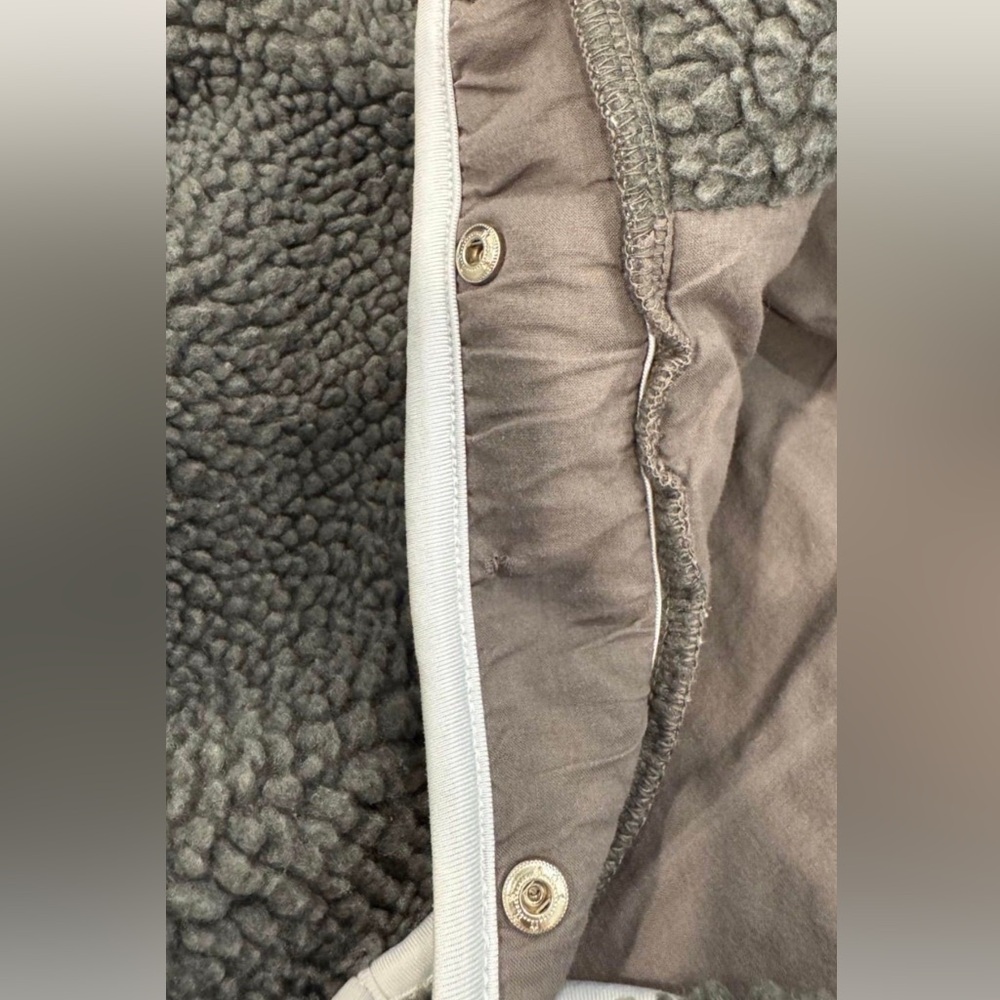 Parke Cozy Gray Sherpa Pullover Size L/ XL - Picture 3 of 3